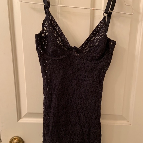 GORGEOUS VINTAGE BLACK LACE SLIP💕💘 - Picture 1 of 2